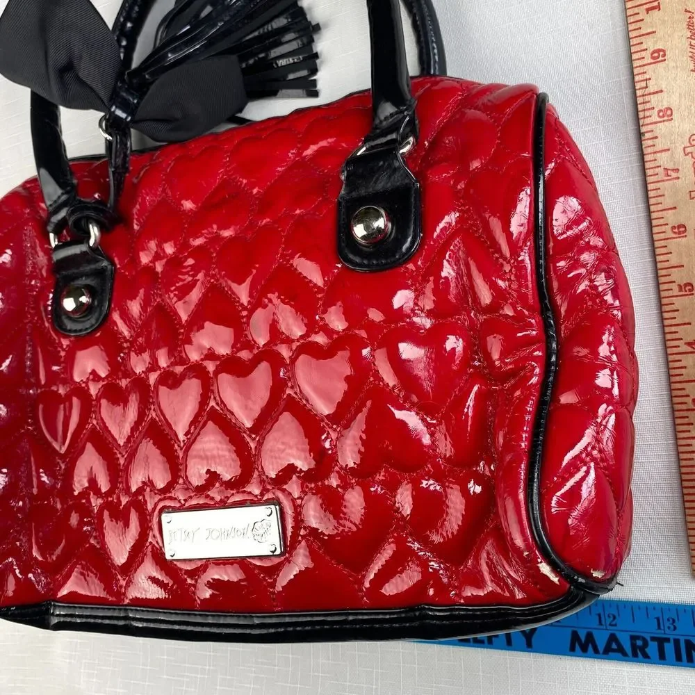 BETSEY JOHNSON QUILTED HEARTS Red Vegan Leather DUFFLE HAND BAG! Purse Black Bow - Picture 5 of 16